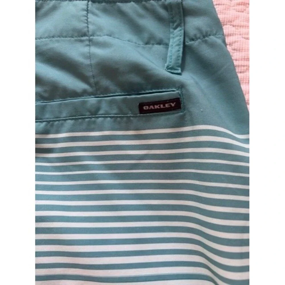 OAKLEY Swim Trunks‎ Men's Size 34 Green Stripe Board Surfer Logo Beach